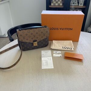 Louis Vuitton Pochette Métis MM 
Monogram Reverse